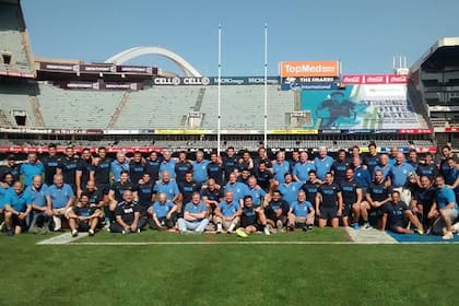 Un día inolvidable: 50 años de los Pumas del ´65, victoria argentina contra Sudáfrica en Durban por 12 puntos (37-25) en el Rugby Championship y todos, los históricos y los jugadores de entonces, unidos en una foto irrepetible.