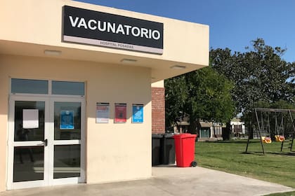 El vacunatorio del Hospital Nacional Posadas, donde se vacunaron funcionarios y habría funcionado un circuito irregular
