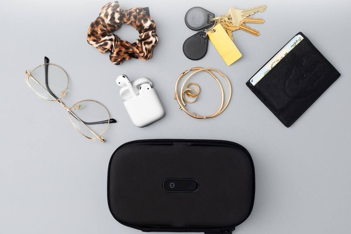 Un dispositivo que desinfecta el celular, un mueble sanitizador de ropa y un pedal para abrir la puerta sin usar la mano, son algunos de ellos. Ya se venden localmente y nos ayudan a mantener la casa libre de gérmenes y bacterias.