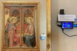 Un dispositivo ubicado junto a la obra de arte permite capturar información del comportamiento de los visitantes