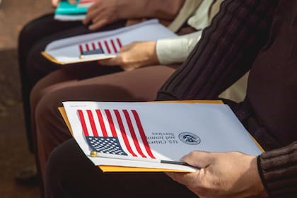 Un Documento de Autorización de Empleo (EAD) permite a un extranjero a trabajar de forma legal en EE.UU.
