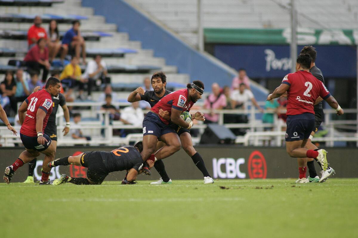 Un duro choque de los Jaguares ante Reds en Vélez