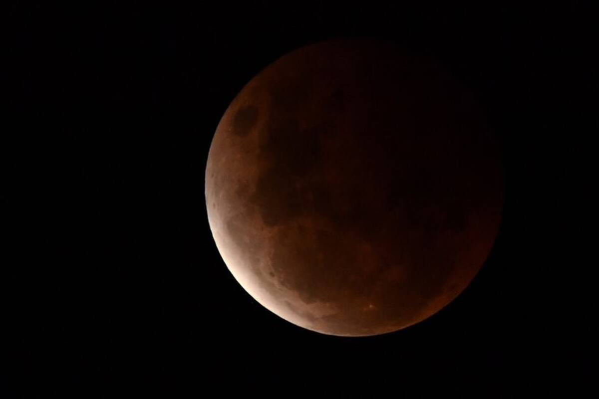 Un eclipse lunar total.