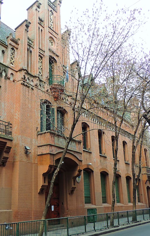 Un edificio de estilo germánico en Palermo.