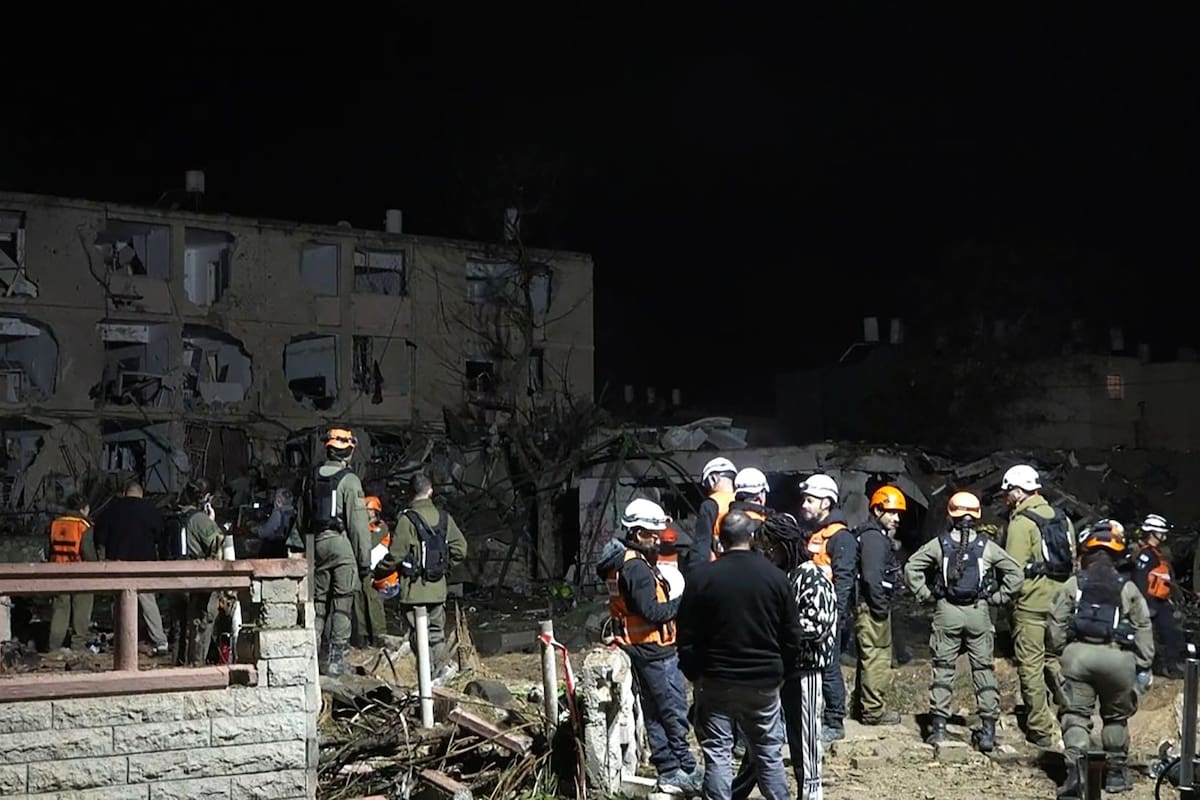Un edificio destruidos tras los ataques de misiles de Irán en Dimona, Israel