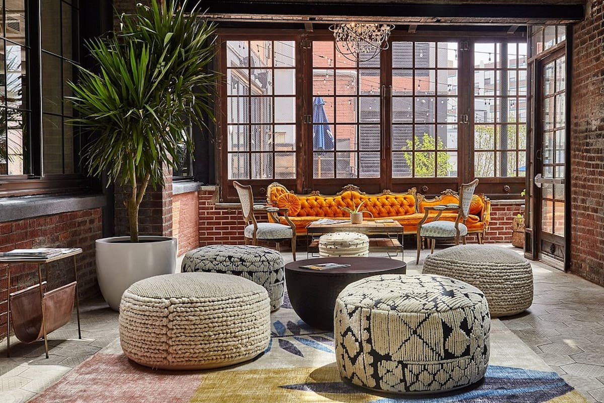 Un edificio histórico de Queens que fue convertido en hotel ahora funcionará como refugio de emergencia para migrantes