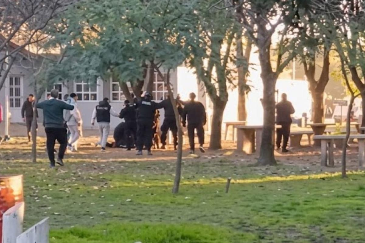 Un efectivo de la Policía de Santa Fe murió tras ser agredido en una pelea de hinchadas en la final de la Liga Cañadense de fútbol