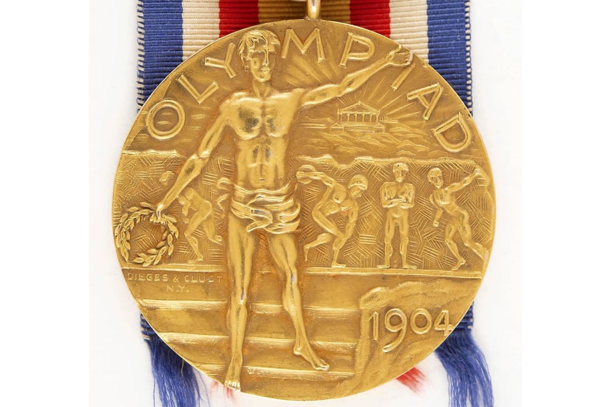 Un ejemplar de una medalla de oro de los Juegos Olímpicos de 1904 en St. Louis, EE.UU. (RRauctions)