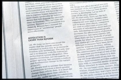 Un ejemplar del periódico *The Washington Post* contiene el manifiesto del «Unabomber»
