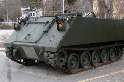 Un ejemplar del tanque M113, un vehículo autónomo estadounidense que no necesita conductor y que ya se encuentra en manos de las tropas ucranianas para luchar contra Rusia