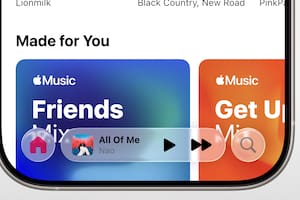 Un ejemplo de cómo se ve iOS 26 con Liquid Glass