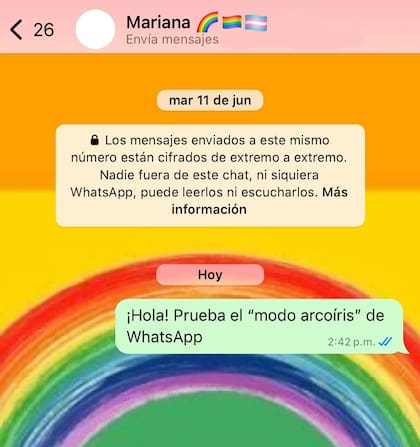 Un ejemplo del "modo arcoíris" de WhatsApp