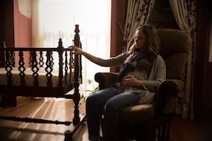 Un embarazo que augura problemas y remite a El bebé de Rosemary