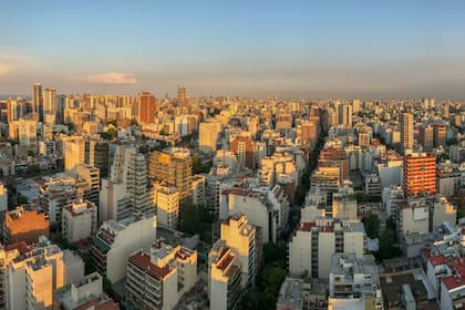 Un empleado con un sueldo promedio en Argentina demorará más de 16 años en comprar un departamento de 30 metros cuadrados