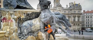 El gobierno de Macron ordena toques de queda y admite una “pérdida de control” en algunas ciudades