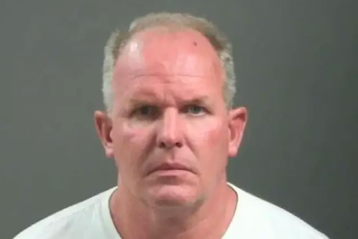 Un empresario de alimentos quedó arrestado y enfrentará a la justicia por disturbios en un estacionamiento