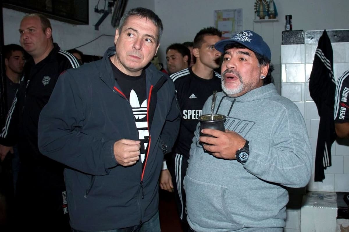Un encuentro cumbre entre Víctor Stinfale y Diego Maradona, en el vestuario de Riestra