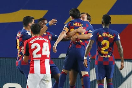 Un enganche de Lionel Messi lo tomó Rakitic y marcó el 1-0 de Barcelona sobre Athletic Bilbao