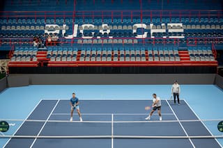 El salvataje de las petroleras y la Patagonia al tenis argentino en una serie que busca ser un “win-win”