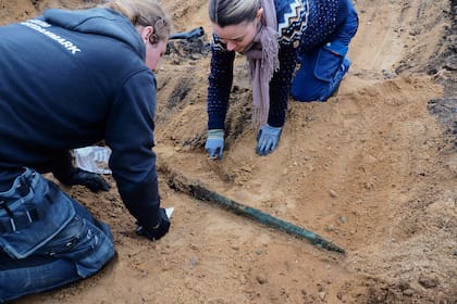 Un equipo de arqueólogos daneses hallaron una espada de 3000 años de antigüedad en excelente estado de preservación