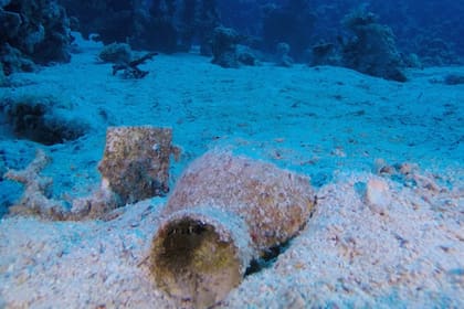 Un equipo de arqueólogos egipcios descubrió la proa y la parte central de un barco comercial que se hundió en el mar Rojo en el siglo XVIII