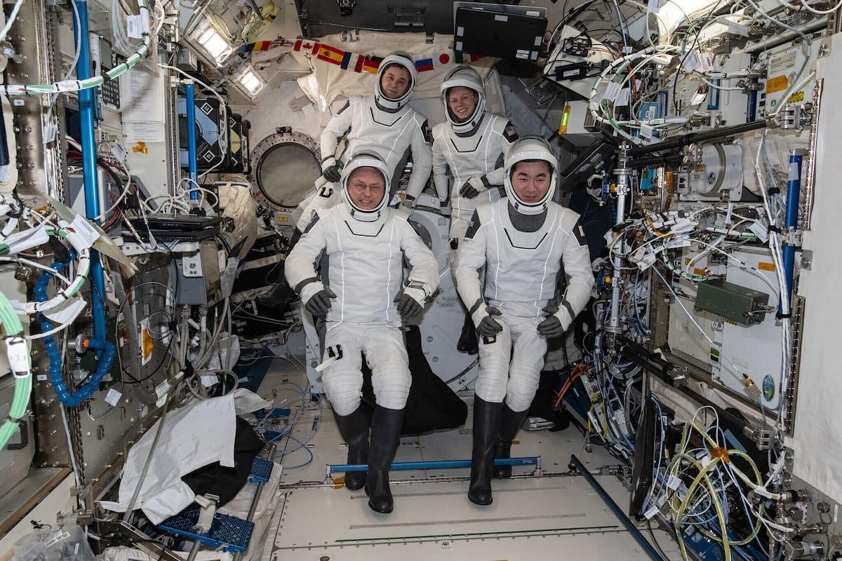 Un equipo de astronautas regresa a la Tierra en la primera evacuación médica de la NASA