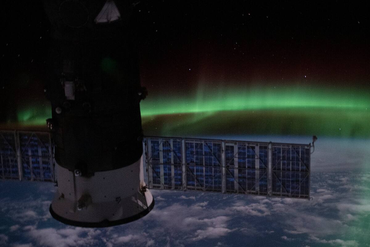 Un equipo de científicos chinos anunció hoy la primera transmisión simultánea de un mensaje cifrado con tecnología cuántica que se ha enviado desde un satélite hasta dos telescopios terrestres