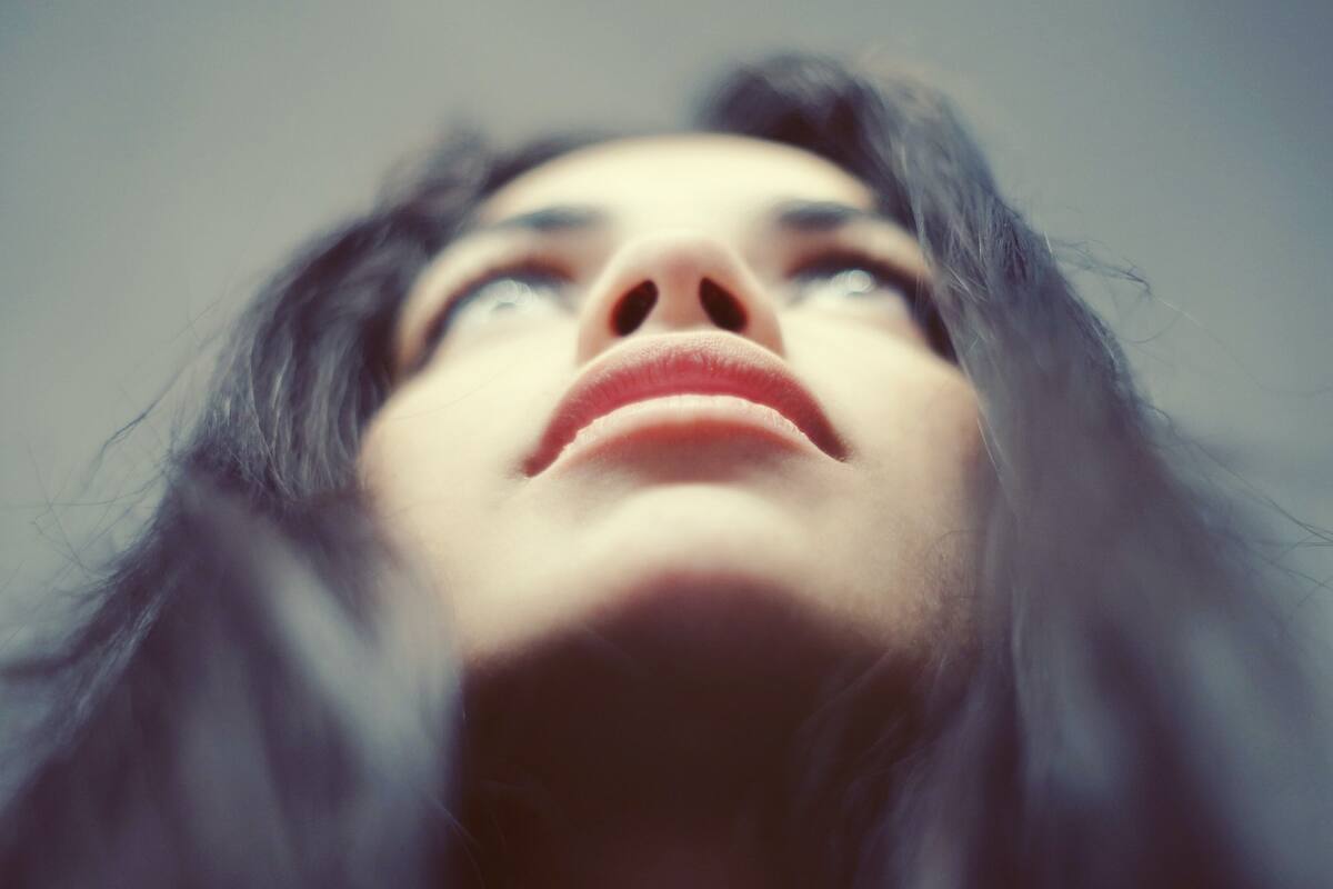 Un equipo de investigadores creó un dispositivo inalámbrico que libera olores de manera personalizada como complemento de los anteojos de realidad virtual