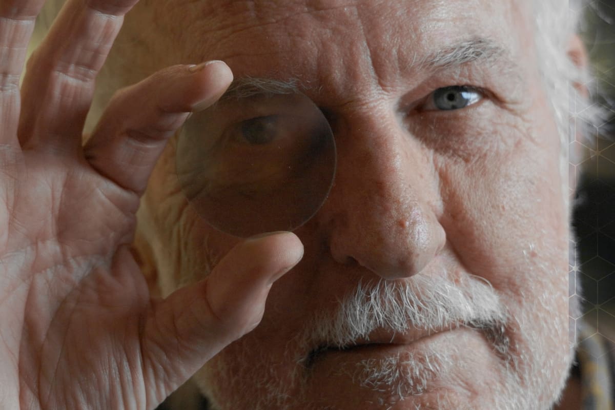 Un equipo de investigadores de Georgia Tech liderado por Walter de Heer logró fabricar el primer semiconductor funcional hecho de grafeno, más eficiente que el silicio