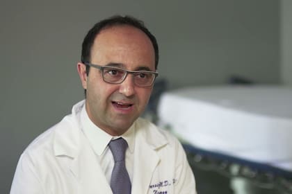 Un equipo de neurólogos de la Universidad de Stanford, liderado por el Dr. Josef Parvizi, identificó el área cerebral responsable de las experiencias extracorporales (Foto Stanford Medicine)