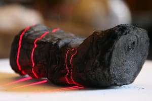 Revelan los secretos de un antiguo pergamino quemado por el Monte Vesubio hace casi 2000 años