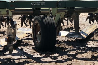 Un equipo para mínima remoción del suelo que están usando los farmers