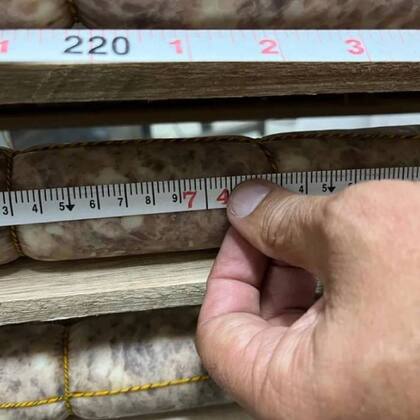 Un escribano midió los 138,35 metros del salame y constató que se trata del más largo del país