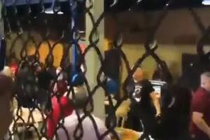 Un espectador comenzó a disparar durante disturbios en un sector del público