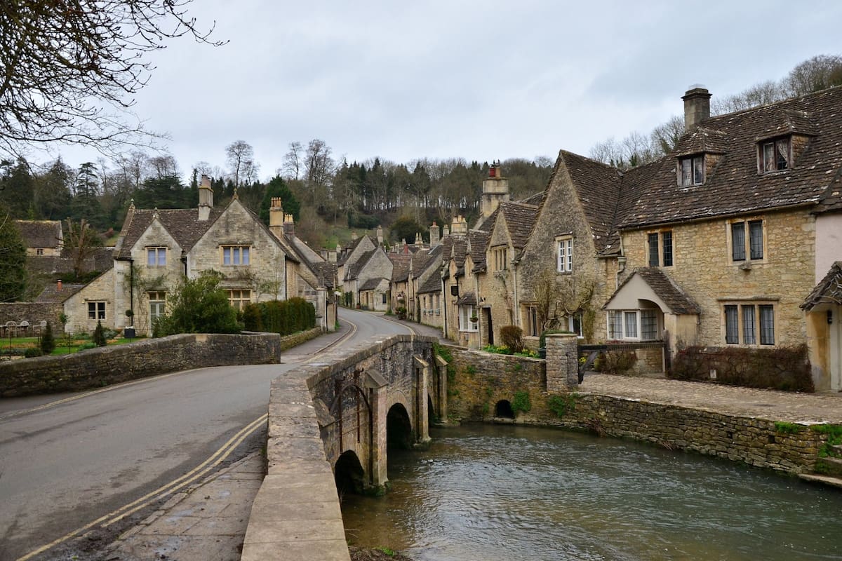 Un estadounidense visitó Castle Combe, en Inglaterra, y se enojó por no ver un castillo