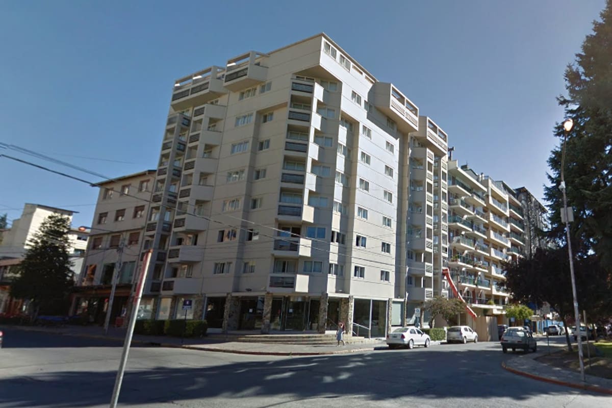 Un estudiante rosarino que se encuentra de viaje de egresados en Bariloche, cayó de un sexto piso del hotel Interlaken