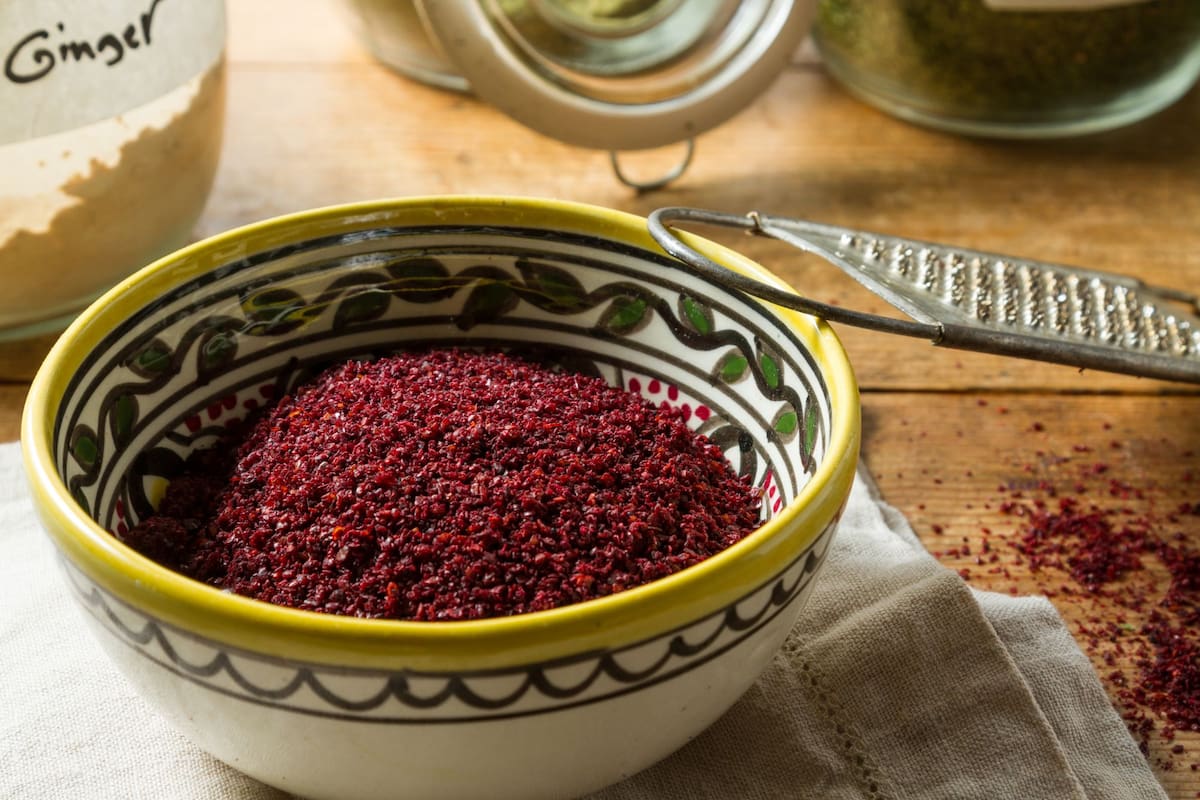 Un estudio clínico en personas con síndrome metabólico mostró que el sumac reduce la inflamación.