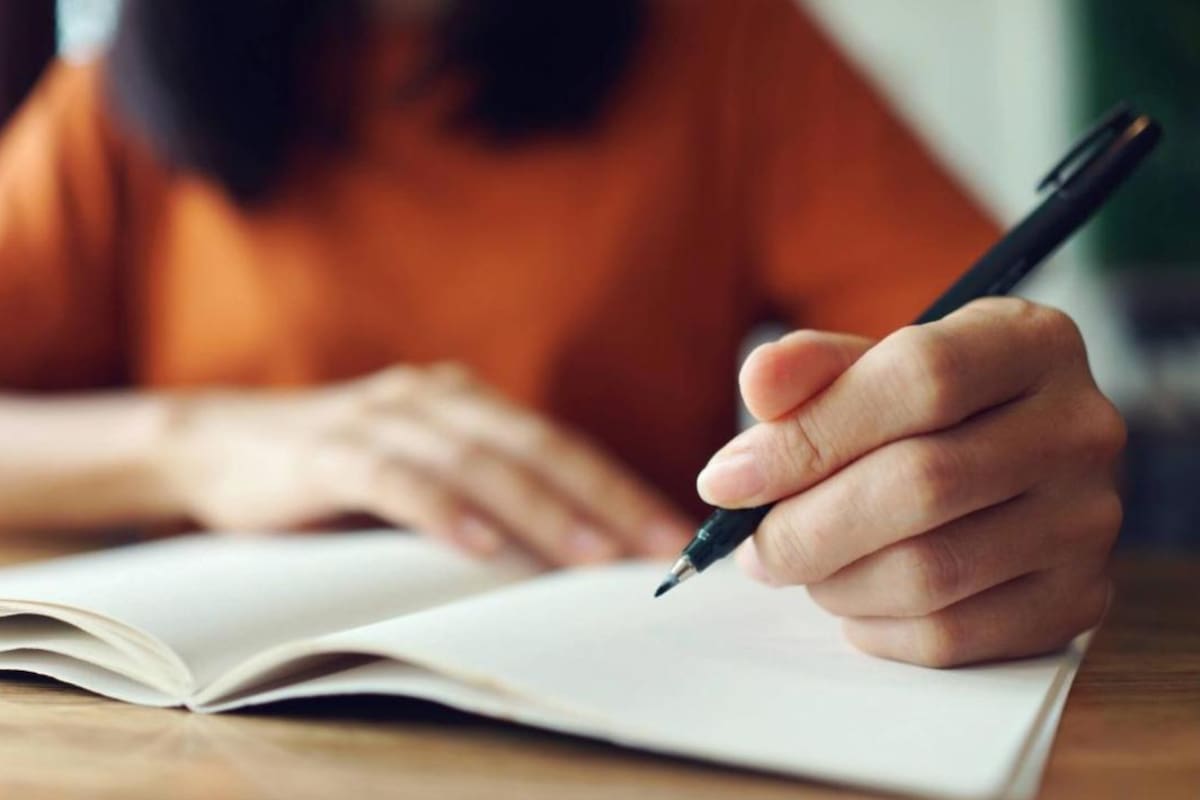 Un estudio con monos reveló por qué el 90% de la población mundial es diestra (Foto: iStock)