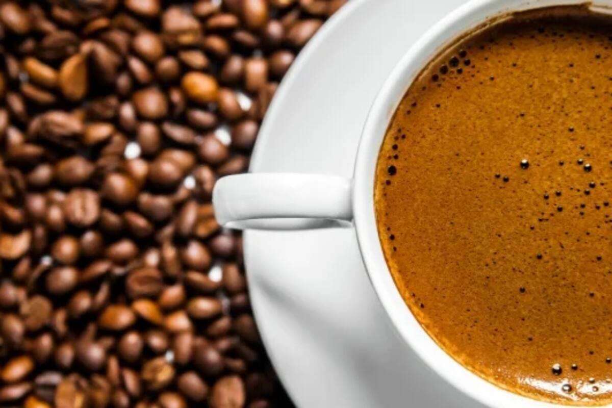 Un estudio de 2013 de más de 8000 personas que vivían en Japón, no encontró una asociación significativa entre el consumo de café y la formación de úlceras en el estómago o el intestino