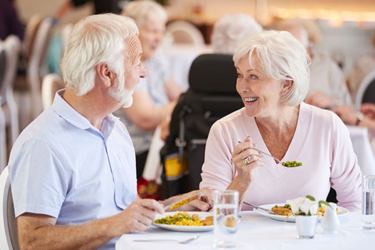 Un estudio de Stanford Medicine indica que hay dos momentos clave de la vida en los que las personas envejecen