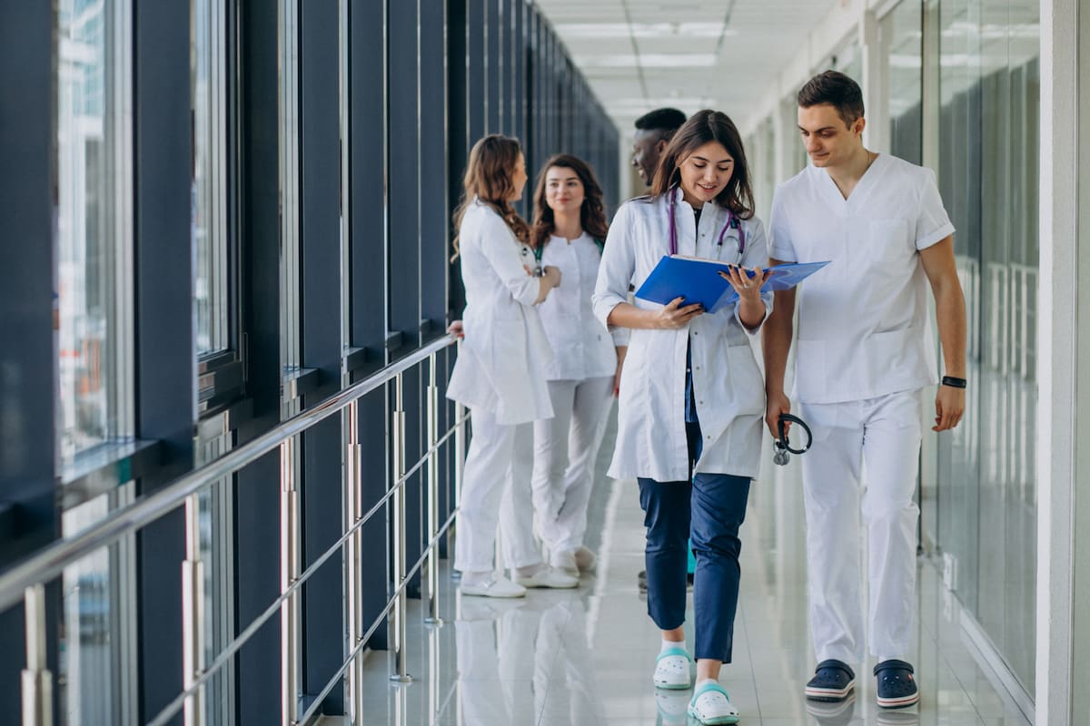 Un estudio de The Lancet aseguró que médicos que usan inteligencia artificial empeoran en su rendimiento