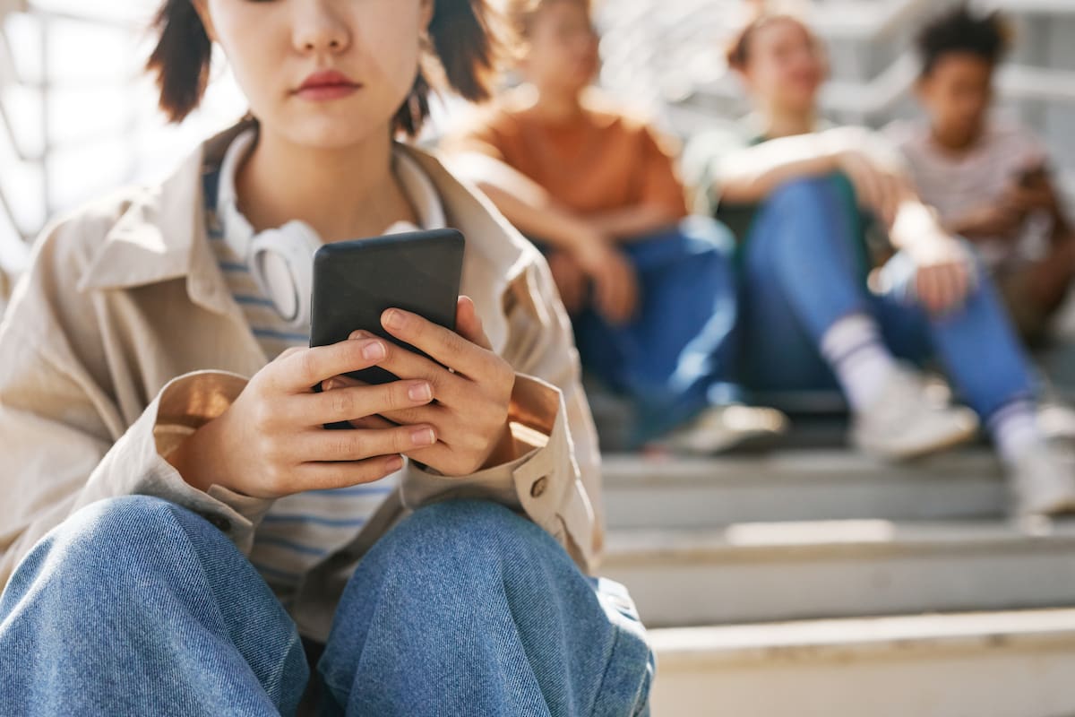 Un estudio detectó que cada vez hablamos menos y advierte que la disminución de las conversaciones podría afectar habilidades sociales y cognitivas