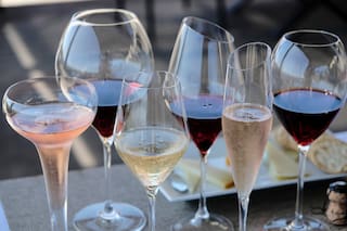 Un estudio encargado por EE.UU. identificó riesgos del alcohol; el gobierno no lo incluyó en sus guías