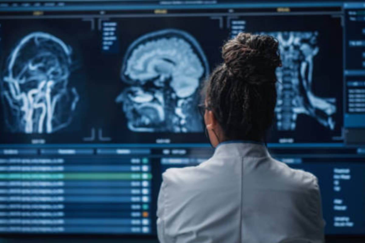 Un estudio examinó la relación entre distintos tipos de comportamientos sedentarios y el desarrollo de demencia