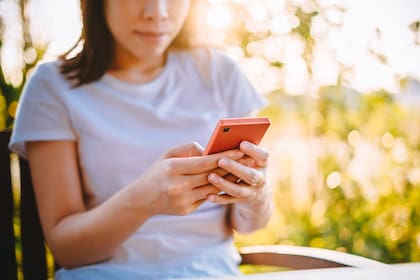 Un estudio internacional comparó la velocidad de escritura en un celular (con un teclado en pantalla) y en una computadora con un teclado completo