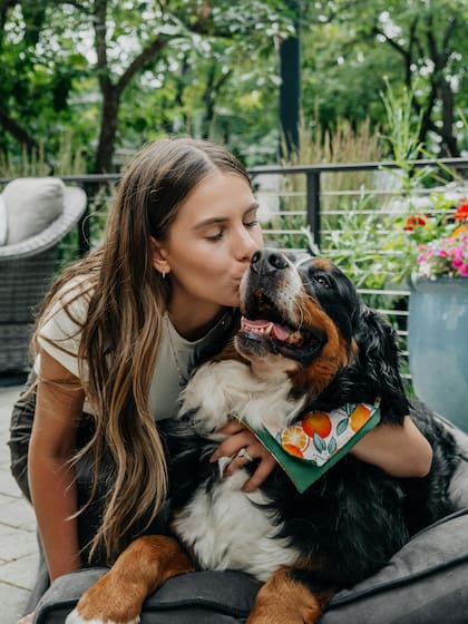 Un estudio realizado en Corea del Sur descubrió que el interactuar con un perro genera importantes reacciones positivas en nuestro cerebro (imagen ilustrativa de Pexels)
