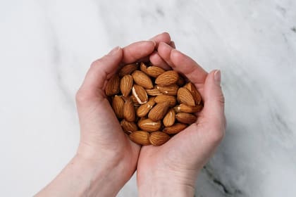 Un estudio revela la "ayuda" que da el consumo de almendras en personas con diabetes (Foto Pexels)