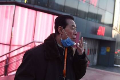 Un estudio reveló que la tasa de mortalidad del coronavirus es del 2,8% en los hombres frente al 1,7% de las mujeres Fuente: BBC/Getty Images