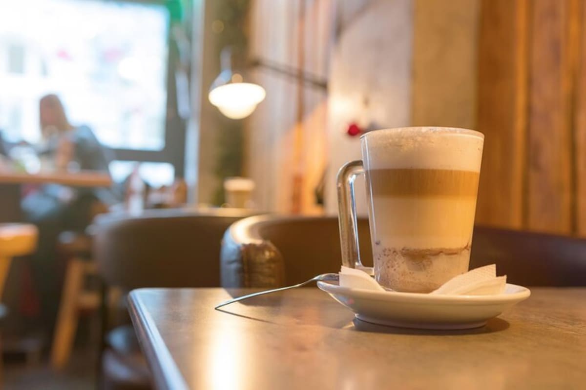 Un experto en preparación de moka reveló por qué no es recomendable pedir uno durante el horario de cierre de la cafetería