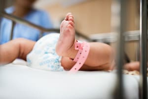 Un experto señaló al tribunal que, en su opinión, los hallazgos genéticos proporcionan un respaldo científico extremadamente sólido a la tesis de que la bebé Elsa es hermana de padre y madre de los otros dos bebés